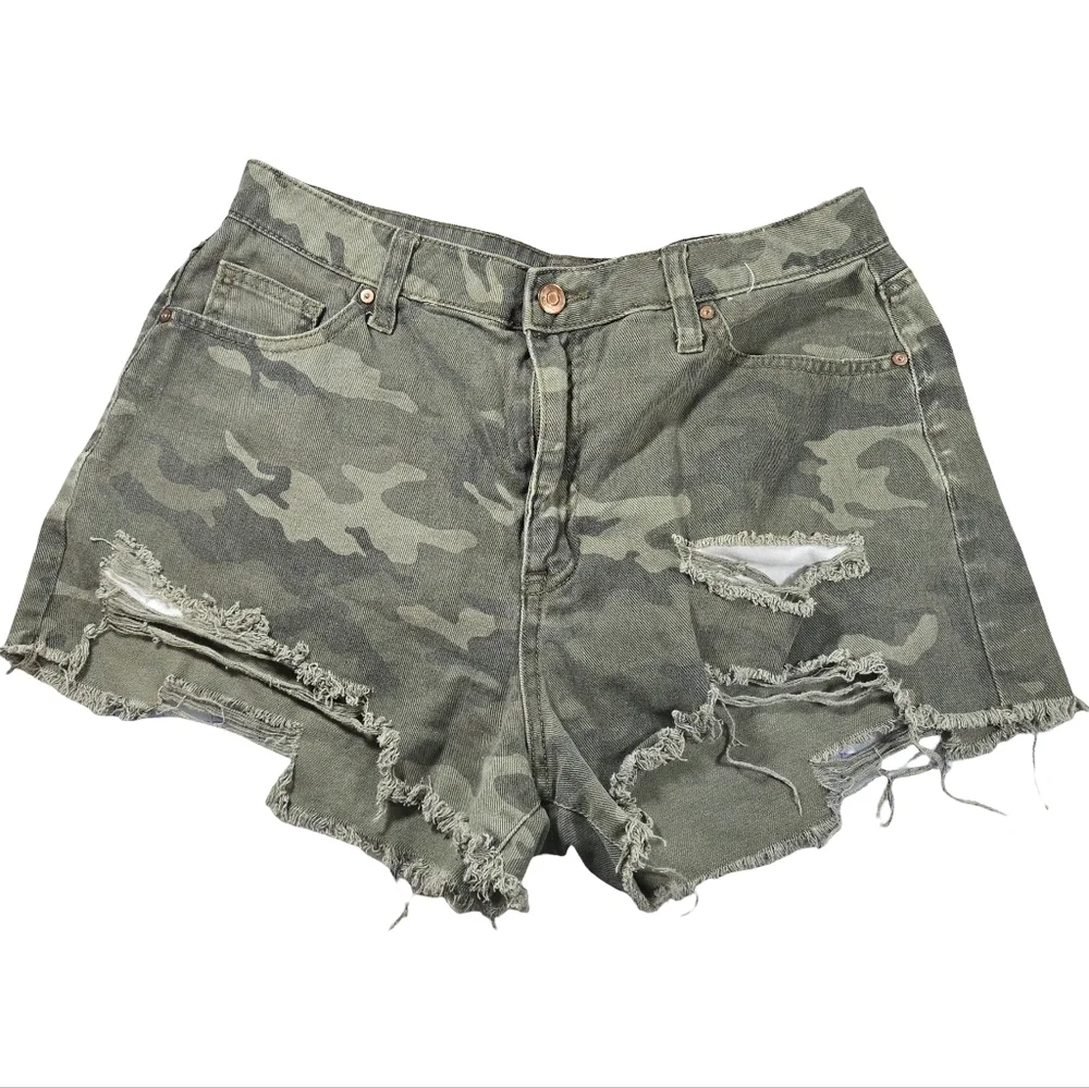 NOBO Shorts Distressed Camo high rise Women Shorts
